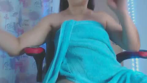 Snapshot of lucy_chanell chatting on February 5, 5:09 am lucy online show from February 5, 5:09 am