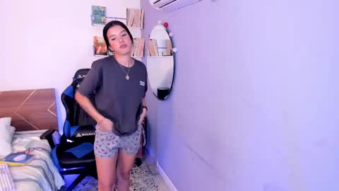 Snapshot of lucy_ferreiraa chatting on February 11, 10:03 am Your Lucy online show from February 11, 10:03 am