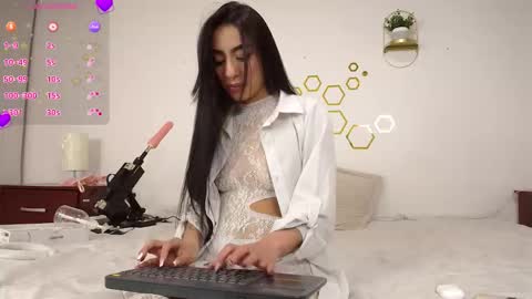 Snapshot of lucy_joi chatting on September 16, 5:43 am Luciana online show from September 16, 5:43 am