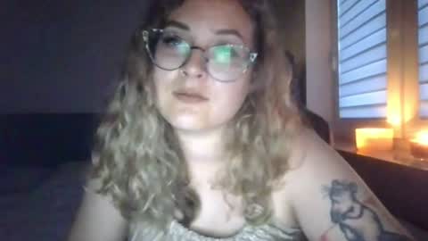 lucyflirt online show from July 7, 6:45 pm