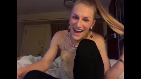 Snapshot of lucyheifer chatting on September 15, 1:51 am lucyheifer online show from September 15, 1:51 am