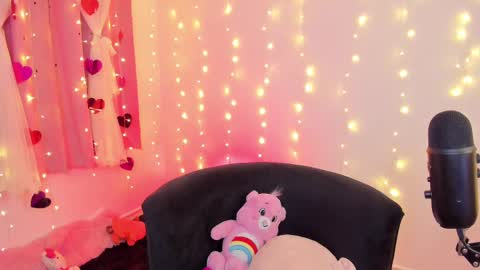 Snapshot of lucyy_peach chatting on February 25, 1:52 am LUCYY FROM HOME  online show from February 25, 1:52 am