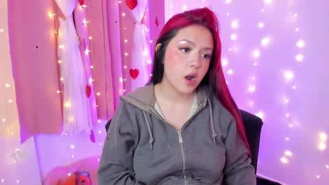 Snapshot of lucyy_peach chatting on March 12, 2:09 am LUCYY FROM HOME  online show from March 12, 2:09 am