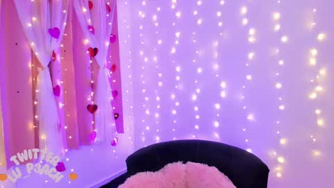 Snapshot of lucyy_peach chatting on February 21, 12:27 am LUCYY FROM HOME  online show from February 21, 12:27 am