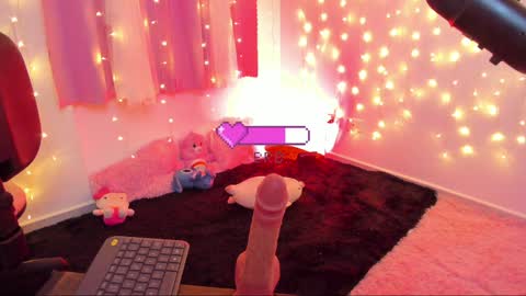 Snapshot of lucyy_peach chatting on January 31, 4:25 am LUCYY FROM HOME  online show from January 31, 4:25 am