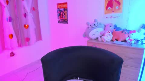 Snapshot of lucyy_peach chatting on September 23, 3:33 am LUCYY FROM HOME  online show from September 23, 3:33 am