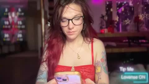 Luubeam             INSTA luubeammm TWITTER lunaisreallycu1 online show from February 12, 4:38 am