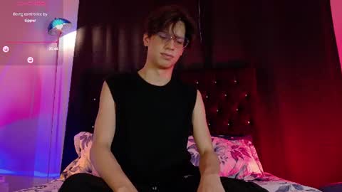 Lui online show from June 18, 8:25 pm