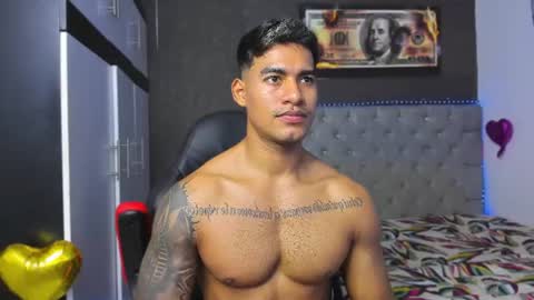 Luigi Independent model online show from July 28, 6:42 pm