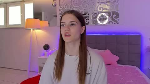 LuisaClover online show from June 3, 12:19 pm