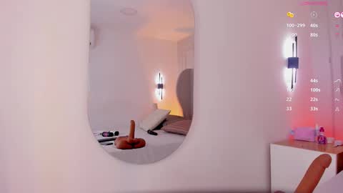 L U I S A online show from December 5, 8:17 pm