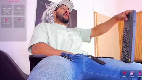 Snapshot of luke__09 chatting on September 30, 12:15 pm LUKE online show from September 30, 12:15 pm