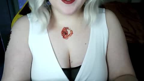 lulovia online show from February 15, 9:57 pm