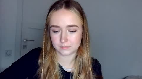 Lulu Baby18 online show from April 13, 8:46 pm