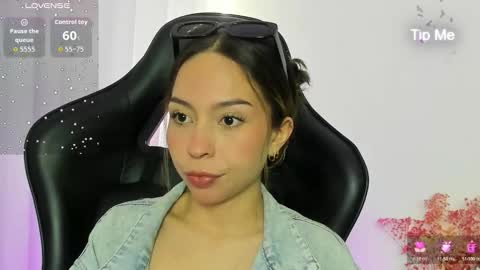 luluuberry online show from December 16, 6:47 pm