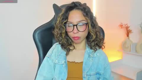 luluuberry online show from December 2, 4:38 pm