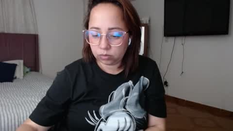 Snapshot of lumi_84 chatting on February 3, 3:42 am LUMI online show from February 3, 3:42 am