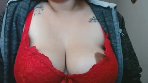 Snapshot of lumi_84 chatting on February 15, 2:04 am LUMI online show from February 15, 2:04 am