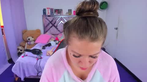 luna_analya online show from May 6, 6:36 pm