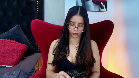 Luna And Titan  online show from January 9, 1:39 pm