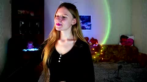 luna_evan online show from November 26, 9:39 am