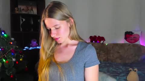 Snapshot of luna_evan chatting on January 2, 12:24 pm luna_evan online show from January 2, 12:24 pm