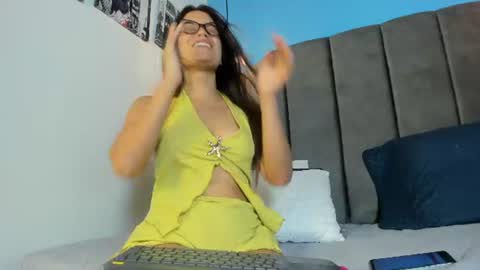 luna_honey9 online show from June 25, 5:12 am