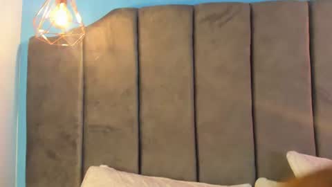 luna_honey9 online show from July 12, 4:37 am