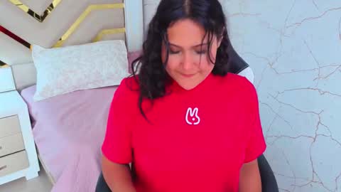 Luna  Jonez  online show from November 26, 2:25 pm