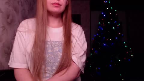 Snapshot of luna_loveisgood chatting on December 26, 10:20 pm Luna online show from December 26, 10:20 pm