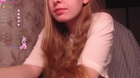 Snapshot of luna_loveisgood chatting on October 19, 9:08 pm Luna online show from October 19, 9:08 pm