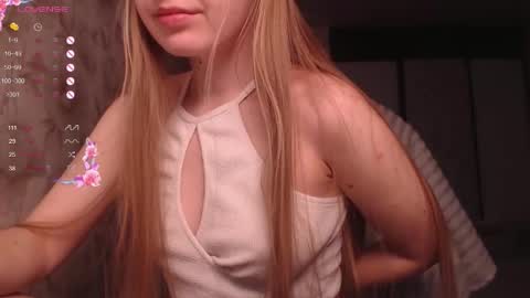 Snapshot of luna_loveisgood chatting on October 30, 10:16 am Luna online show from October 30, 10:16 am