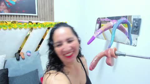 luna_naughty1 online show from June 8, 6:31 pm