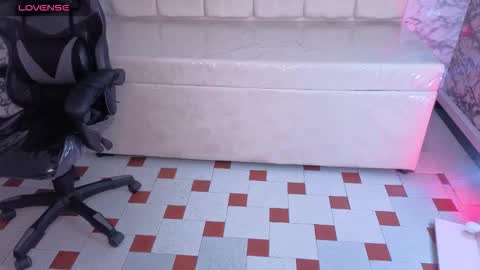 Snapshot of luna_star_v chatting on October 14, 4:04 am Live 1000pm 600am COLOMBIAN HOUR online show from October 14, 4:04 am