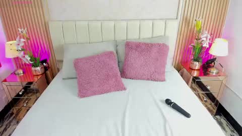 Luna Taylors online show from April 13, 12:53 pm