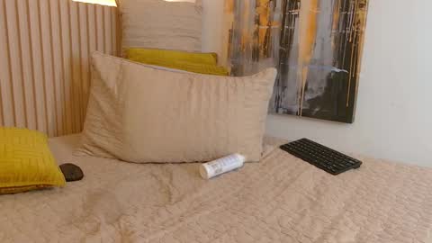 luna_valle online show from February 12, 9:29 pm