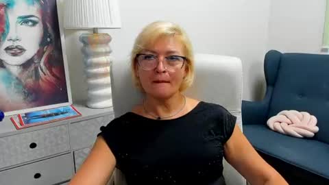 L u n a online show from July 7, 9:13 am