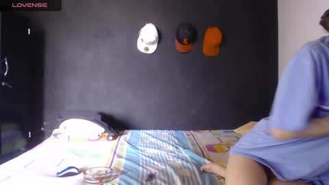 luna_y_anaconda online show from May 23, 2:13 pm