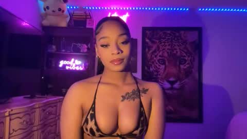 lunaa_11 online show from December 16, 2:41 am