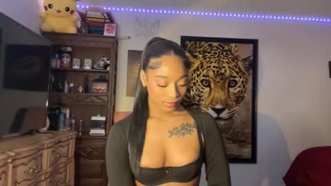 lunaa_11 online show from December 31, 5:22 am