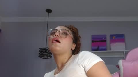 lunaaitana online show from December 4, 5:07 am