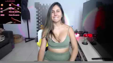 Snapshot of lunagardners chatting on October 17, 3:43 am lunagardners online show from October 17, 3:43 am