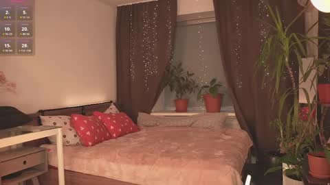 lunalike online show from April 5, 3:53 pm