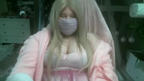 lunalulls online show from March 8, 2:43 pm