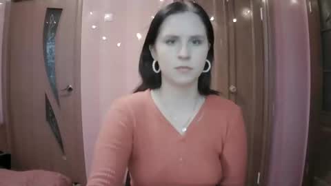 lunamystique_ online show from January 27, 1:41 pm