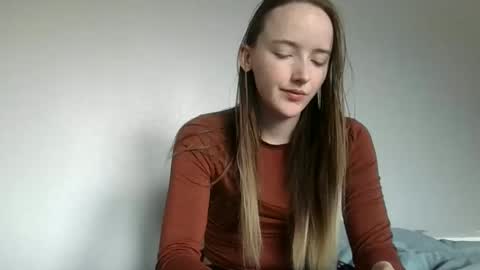 lunapixie2020 online show from September 18, 7:18 pm