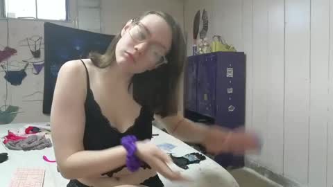 lunaquinn45 online show from March 2, 3:05 pm