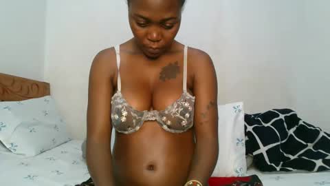 lunargoddess45 online show from December 3, 11:38 pm