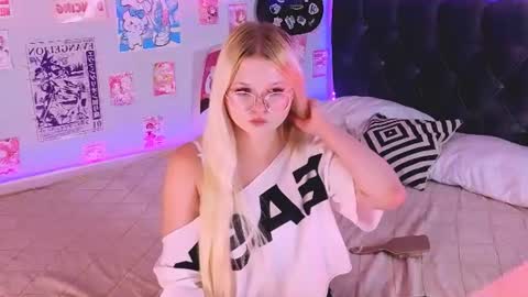 lunariafox online show from July 28, 6:20 pm