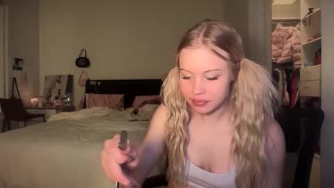 lunarose17 online show from February 7, 2:25 am